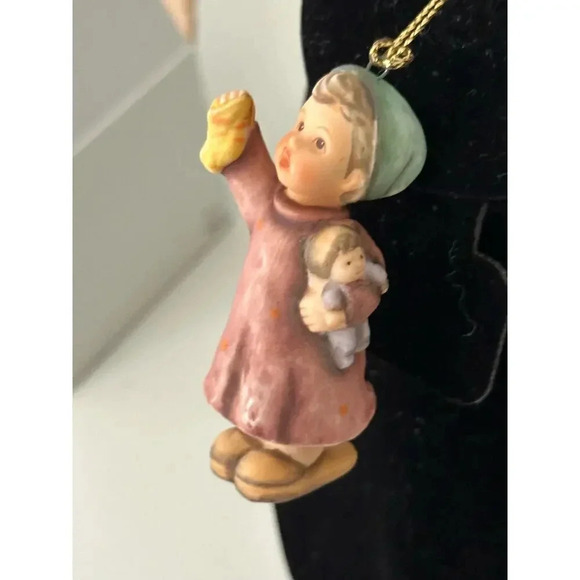 1997 Berta Hummel Goebel "Stocking For Dolly" Christmas Ornament - Picture 3 of 6